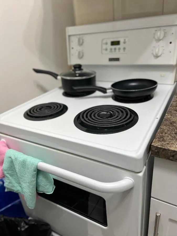 Room In Edmonton*Wifi*Netflix*Tv*Parking Homestay szállás Edmonton